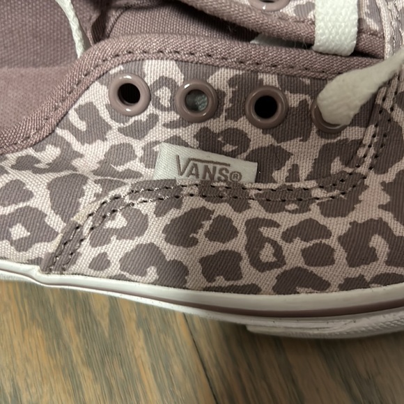 Vans - Picture 2 of 6